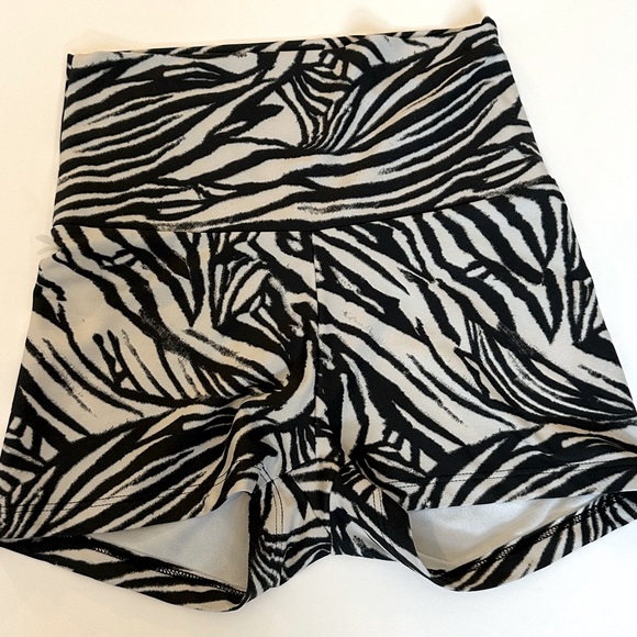 Skatie Cece Booty Short Ibiza - Picture 2 of 3